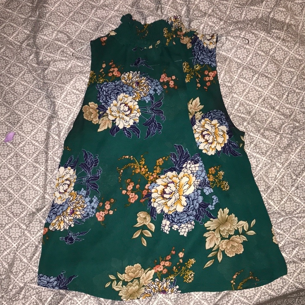 Flowered turtle neck tanktop